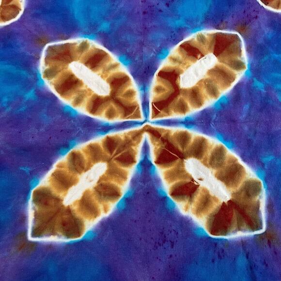 handmade tie dyed unisex tshirt XL football mandala blue - Picture 3 of 5